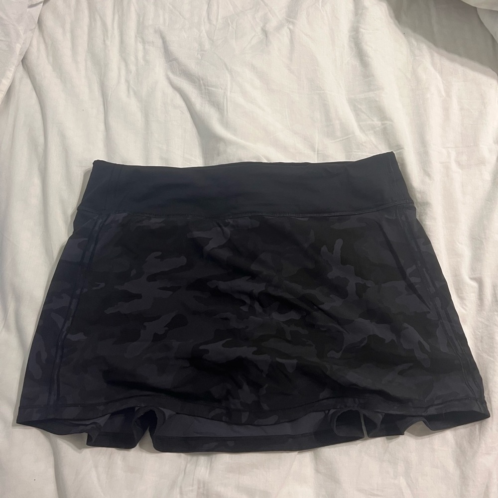 Womens lululemon skirt black camo print size 8